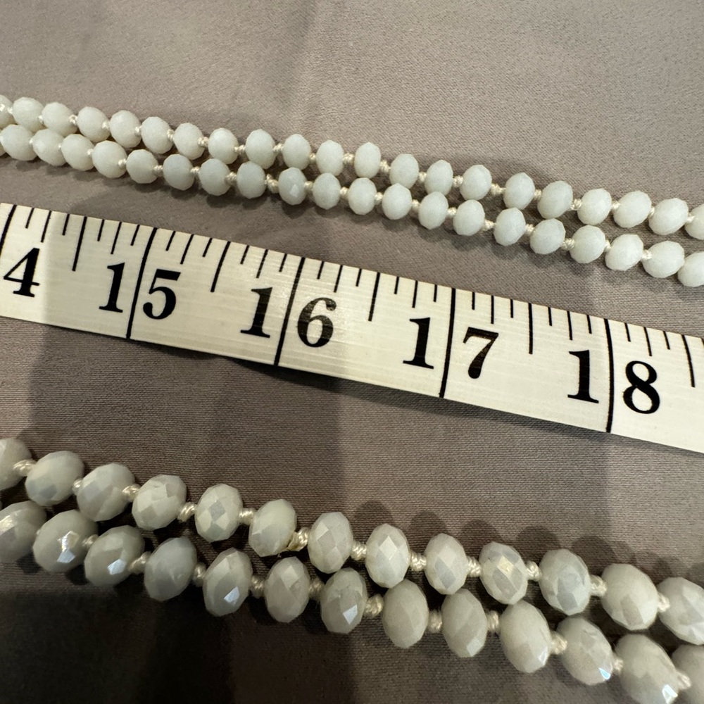 White beads necklaces - Picture 2 of 3